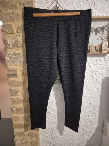 Magnifique legging de sport tissu de qualité non transparent taille 48