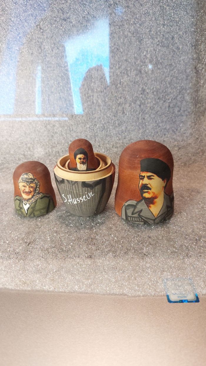 Poupée russe matriochka représentant des dictateurs - photo numéro 4