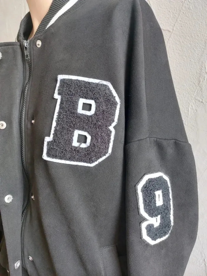 Veste Teddy noire avec lettrage Taille S - photo numéro 5
