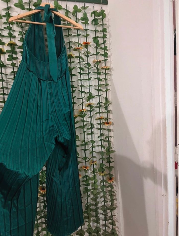 Combinaison plissée verte élégante - photo numéro 2