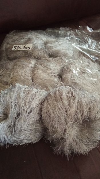 Lot de 12 Pelotes Fantaisie aspect poilu (520g) - Neuves