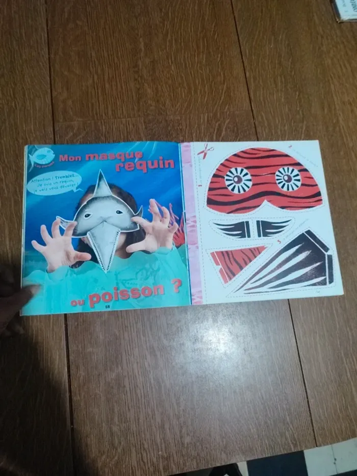 Livre petite main je découpe le royaume Marin - photo numéro 8
