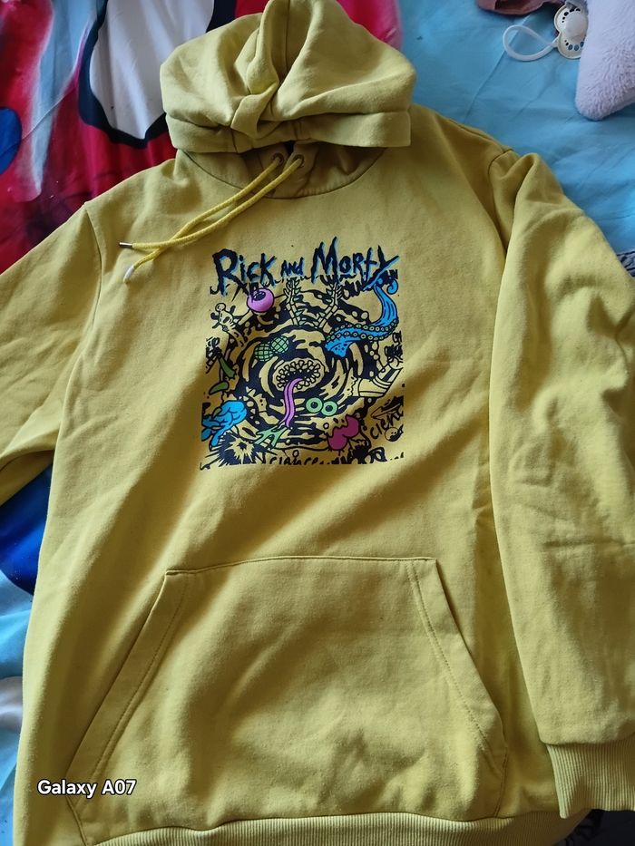 Pull rick et morty - photo numéro 2