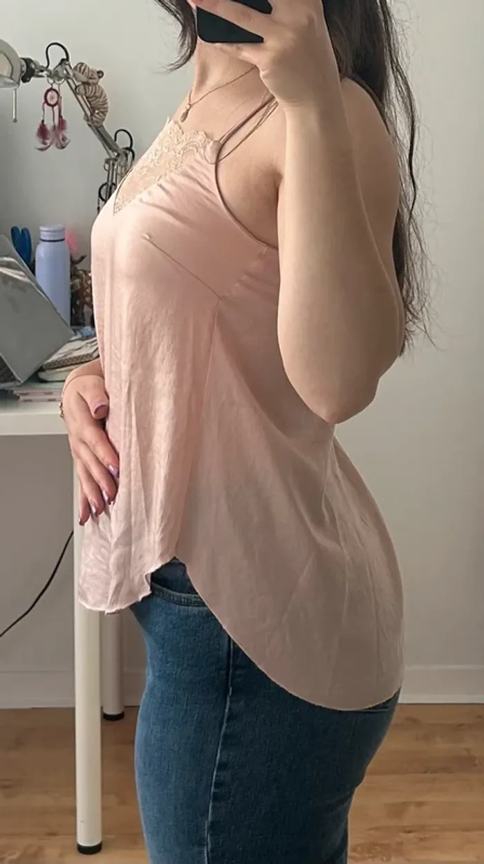 Débardeur avec détail en dentelle - photo numéro 2