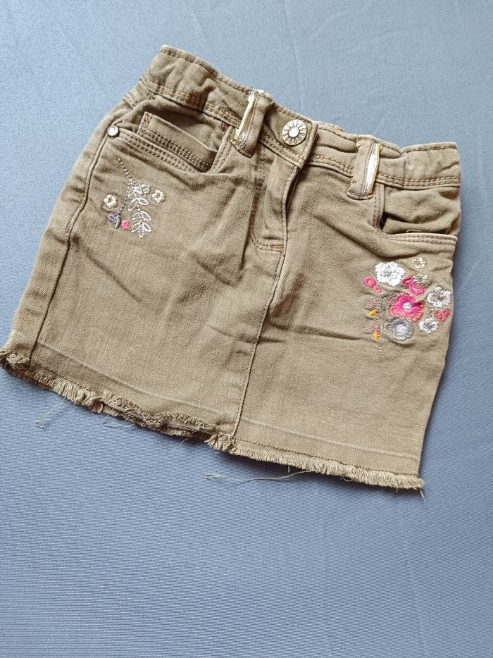 Jupe en jean kaki 💕 Taille 3 ans