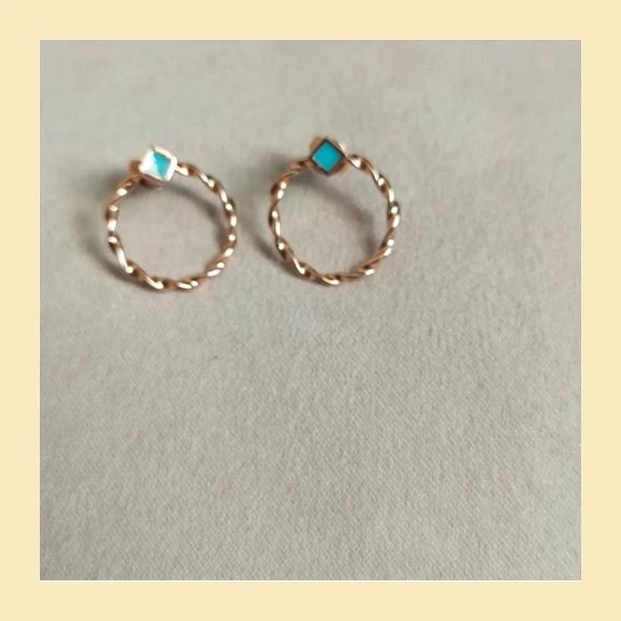 Boucles d’oreilles fantaisie – Créoles torsadées rose gold & losange turquoise - photo numéro 7