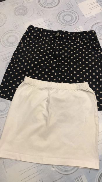Lot 2 jupes 10 ans (1 noire à pois beiges et 1 blanche unie)