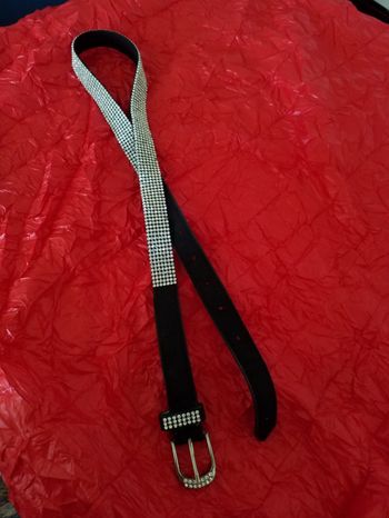 Ceinture  avec  strass  bon état   103 /  3   cm