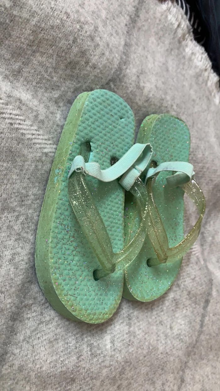Tongs vertes pailletée en pointure 25 - photo numéro 2