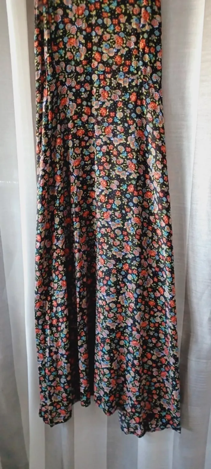 Robe noire mi-longue femme Shein, motif fleuri, avec fermeture eclair derrière, taille L - photo numéro 5
