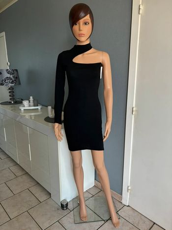 Robe noire neuve