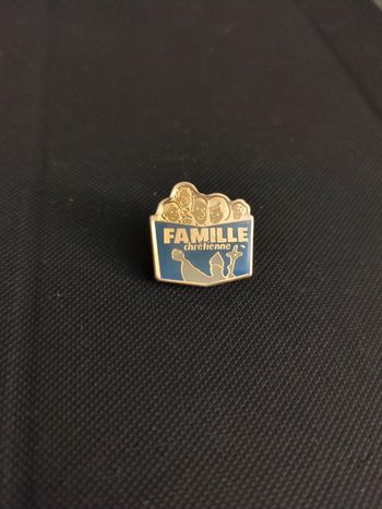 Pin's Religion Famille Chrétienne