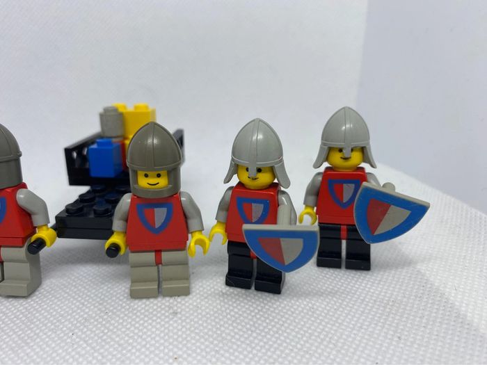 Lego castle classic set 6077-1 Knight's procession manque armes version USA - photo numéro 4