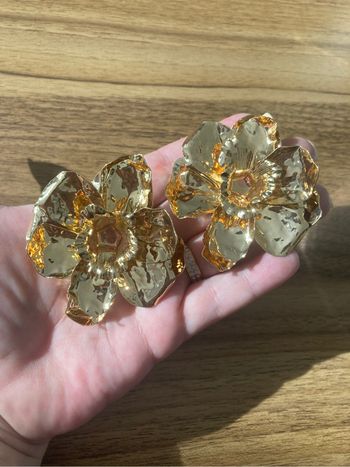 Boucles d’oreilles NEUVES pour femme forme de fleurs 🌼 couleur dorée