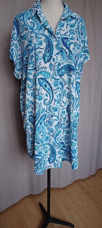 Très jolie robe d'été femme T U lisez bien l'annonce surtout 