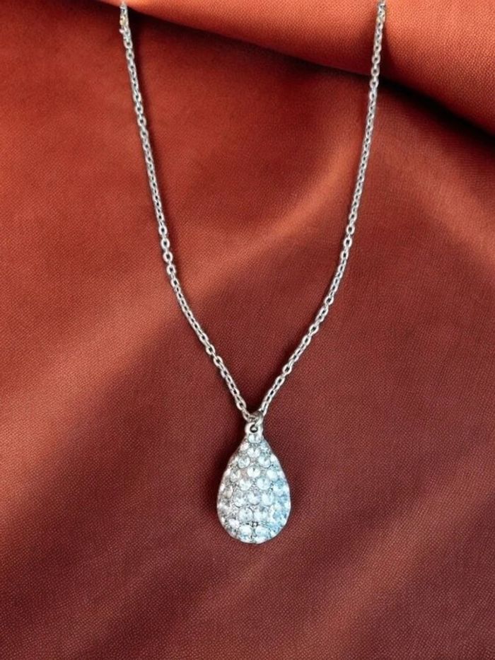 Magnifique collier avec pendentif goutte de strass blanc 00's