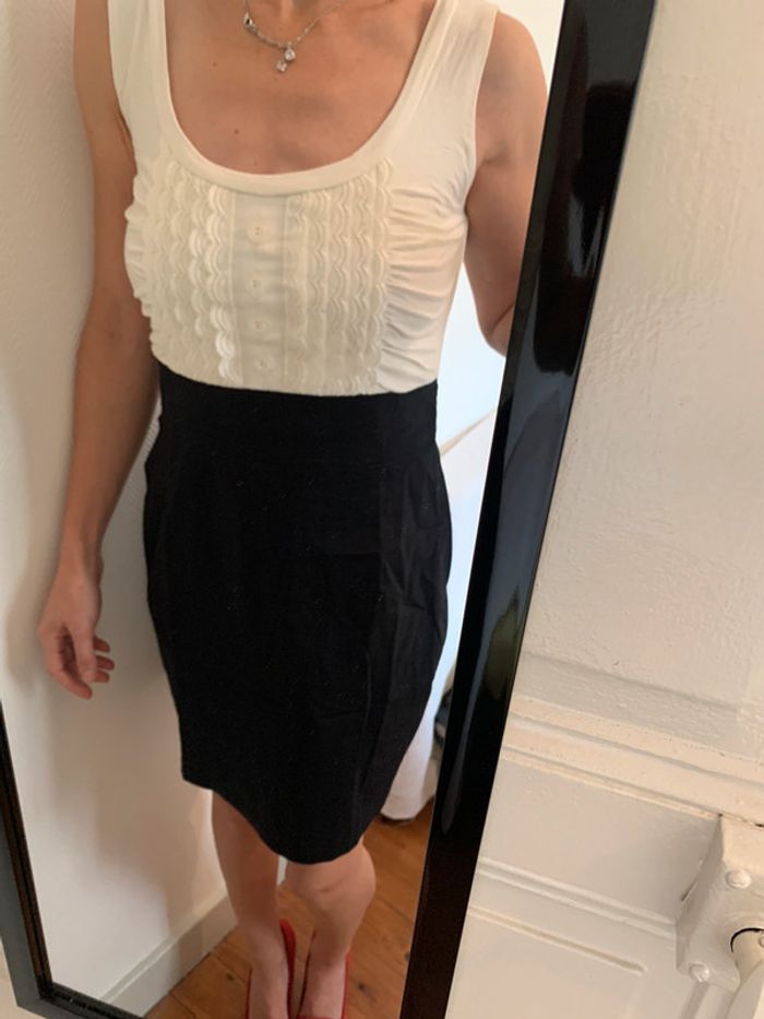 Robe noire et blanche