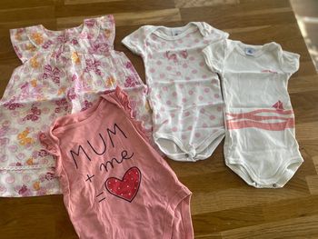 Lot bodies et robe 12 mois