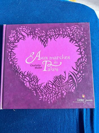 Aux marches du palais