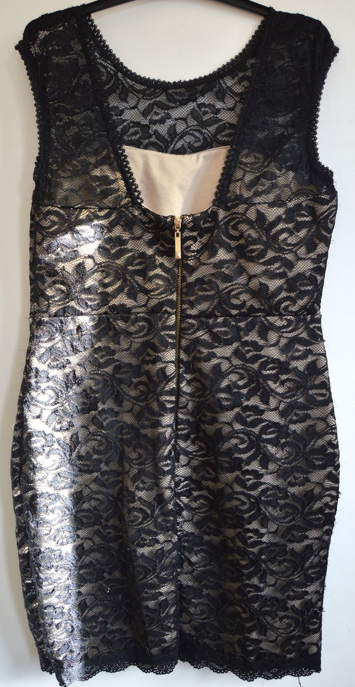 Robe dentelle noire doublée beige – taille M - photo numéro 3