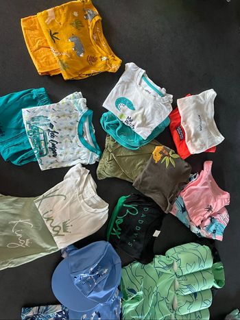 Lot  vêtements  12 mois