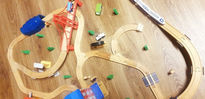 Circuit de train en bois - photo numéro 10