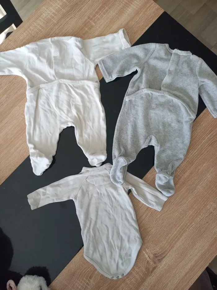 pyjamas et body bébé 1 mois - photo numéro 6