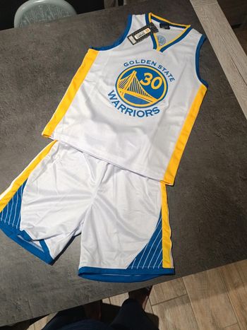 Tenue NBA golden state warriors Stephen Curry blanc. T.24
