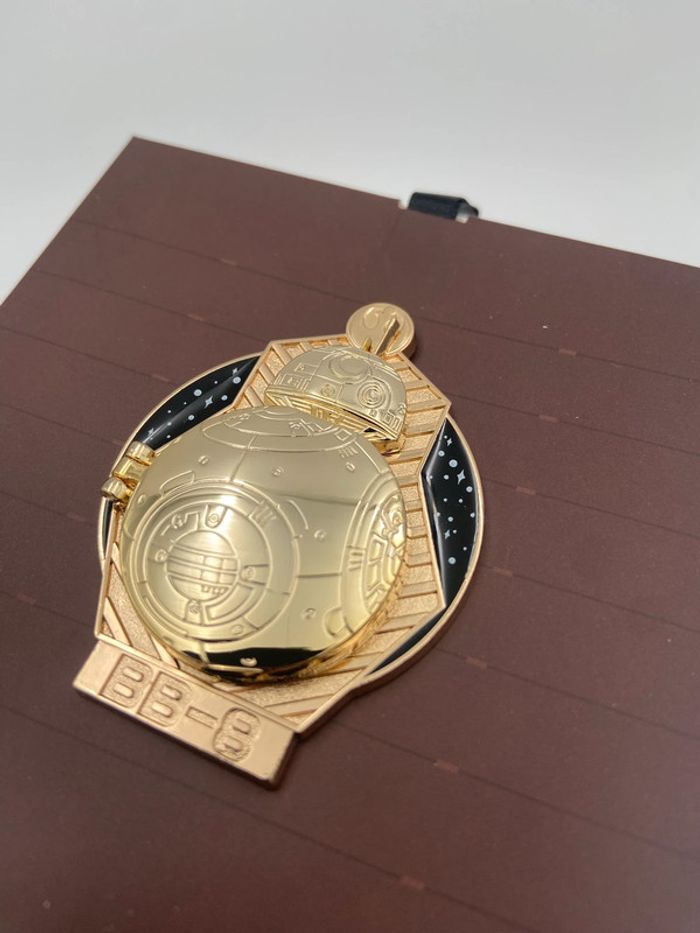 Pin's Disney Parks Star Wars BB-8 charnière Jumbo à libération édition limitée - photo numéro 3