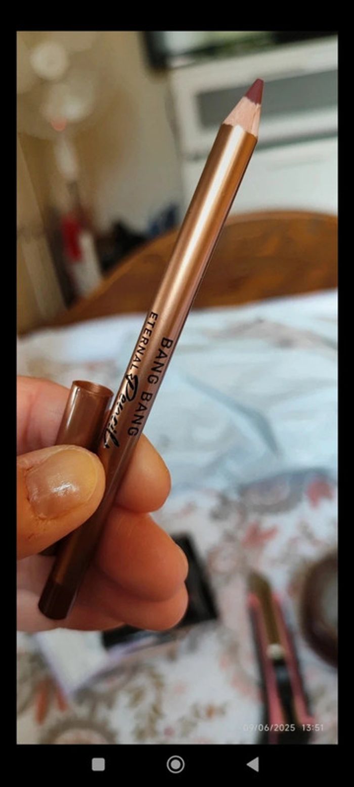 Bang Bang Eternal Pencil Crayon Yeux Et Lèvres Waterproof Teinte Berry - photo numéro 4