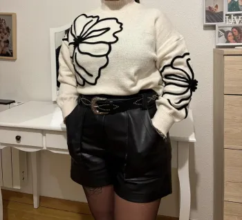 Pull avec fleurs