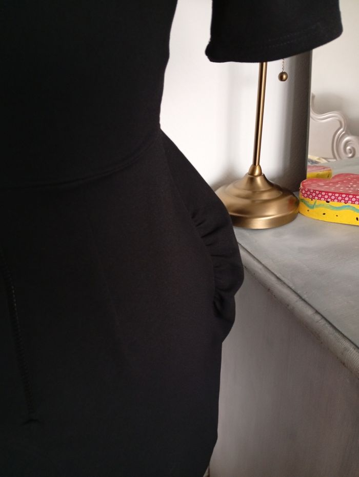 Robe noire mi-longue. Asos 34 - photo numéro 3