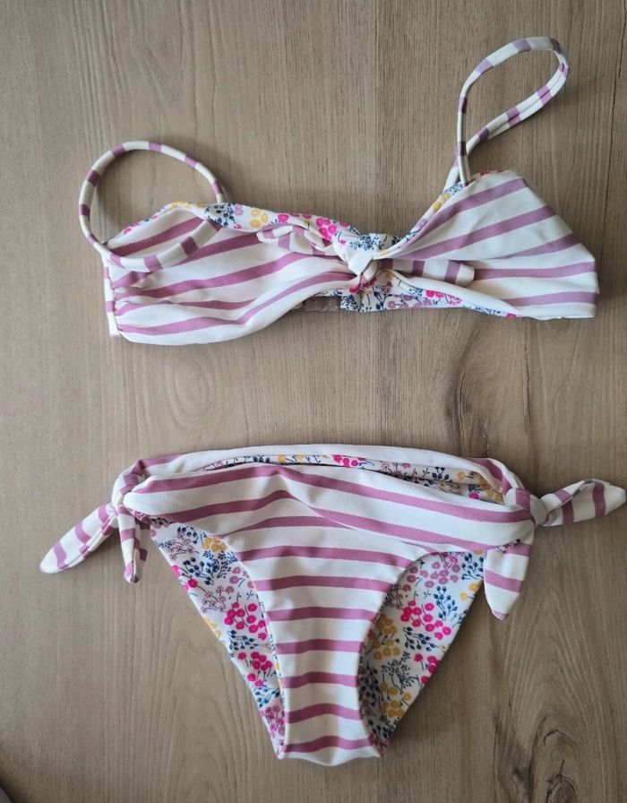 Maillot 2 pièces réversible 4 et 5 ans en très bon état - photo numéro 2