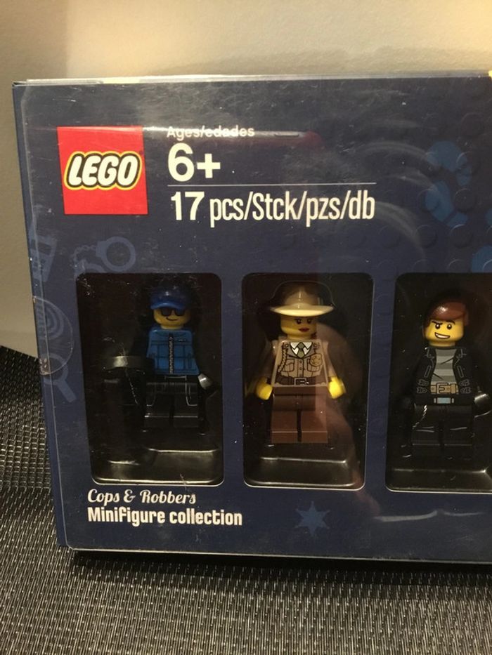 Lego officiel coffret Policiers et voleurs 4 mini figurines collection édition limitée Toysrus - photo numéro 2