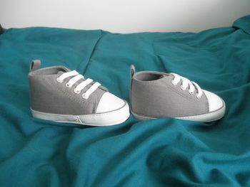 Tennis grise neuve 9-12mois