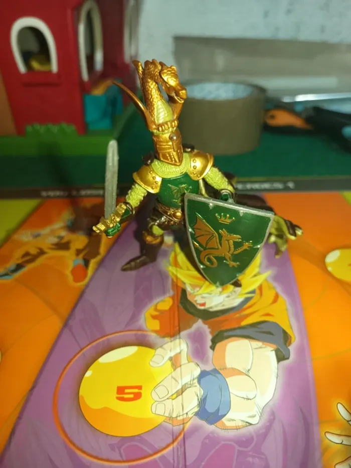 Figurine Papo chevalier du dragon vert.