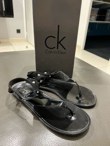 Sandales noires plates Calvin Klein 37