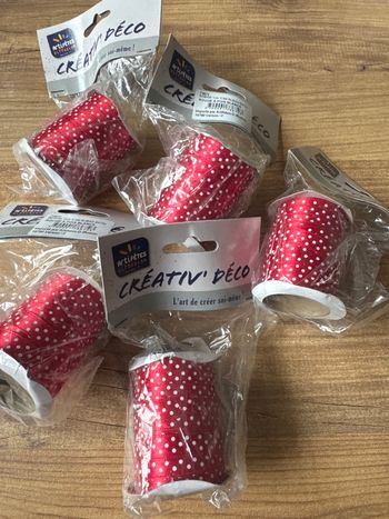 Lot de 5 bobines ruban rouge à pois blanc