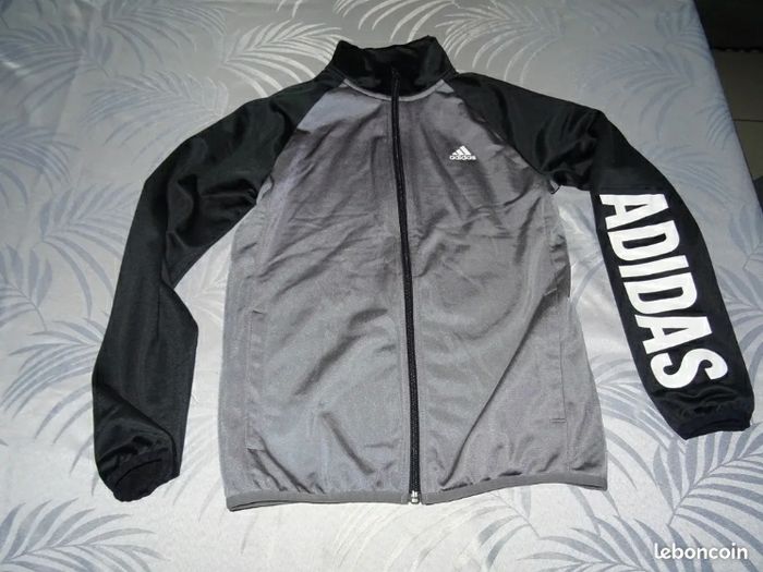 Veste légère pour garçon
Adidas Taille 11/12 ans
