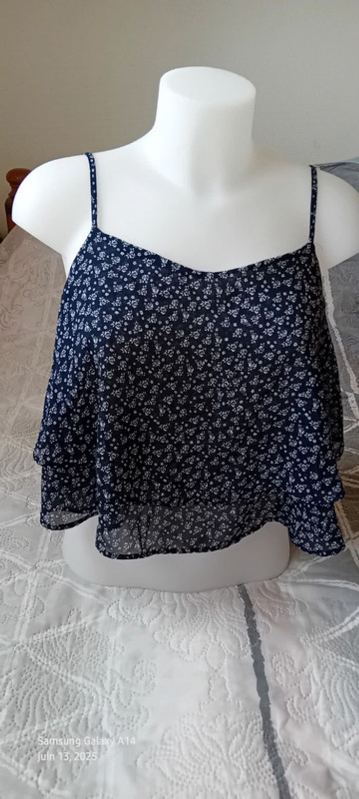 Top court fines bretelles avec volants imprimé fleurs marine femme S Tailly weijl - photo numéro 4