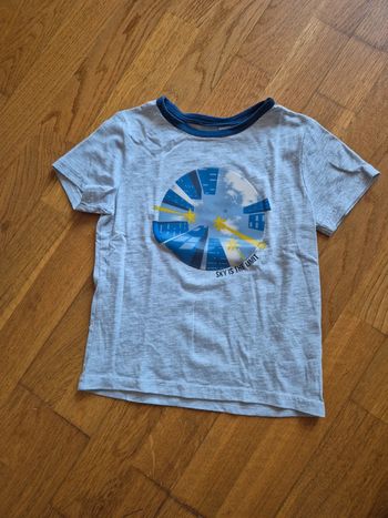 Tee-shirt gris clair taille 5 ans