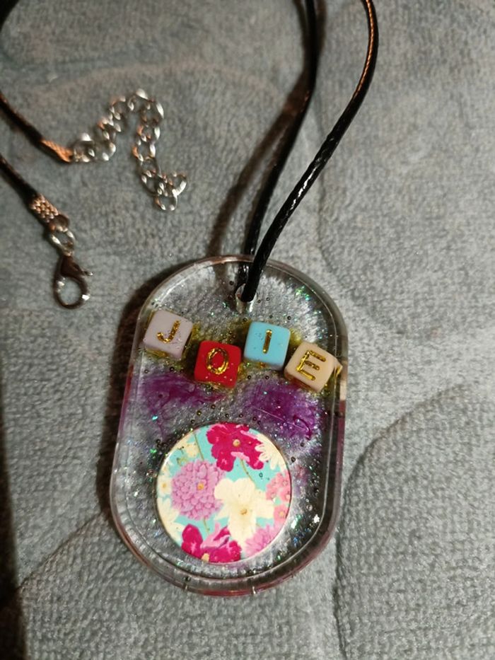 Pendentif en résine
