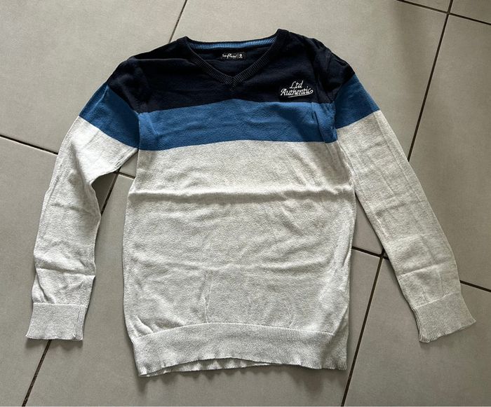 Pull fin col en V rayé 8 ans noir bleu et gris