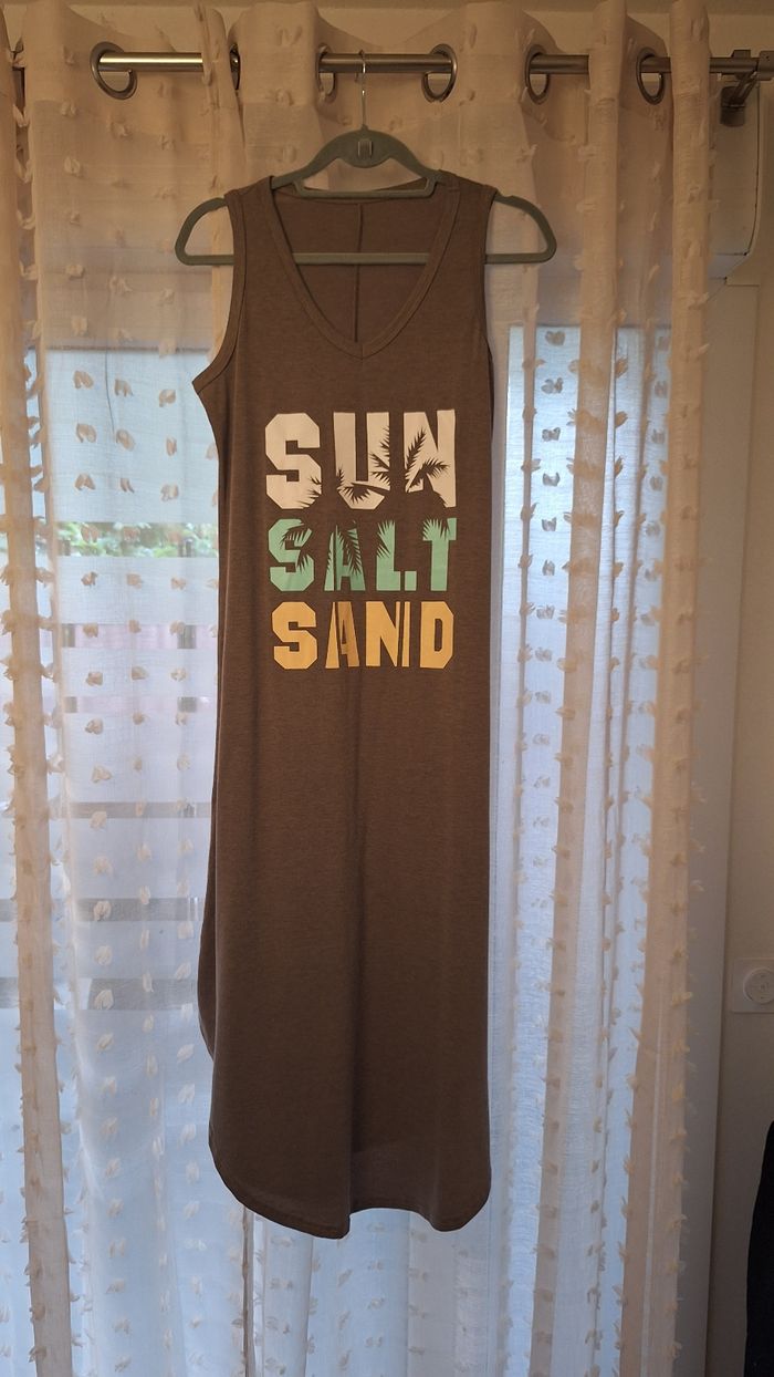 Robe longue débardeur taupe avec inscription