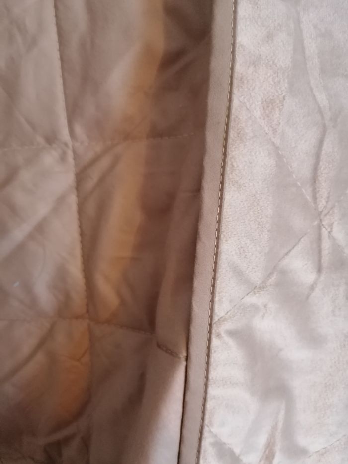 Grand couvre lit 2.60 x 2.50 velours beige doublé avec passepoil. Ikea. - photo numéro 10
