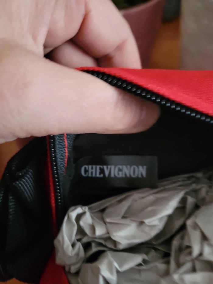 Pochette chevignon rouge. Neuve - photo numéro 4