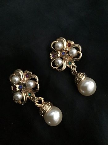 Très beaux clips vintage couture.