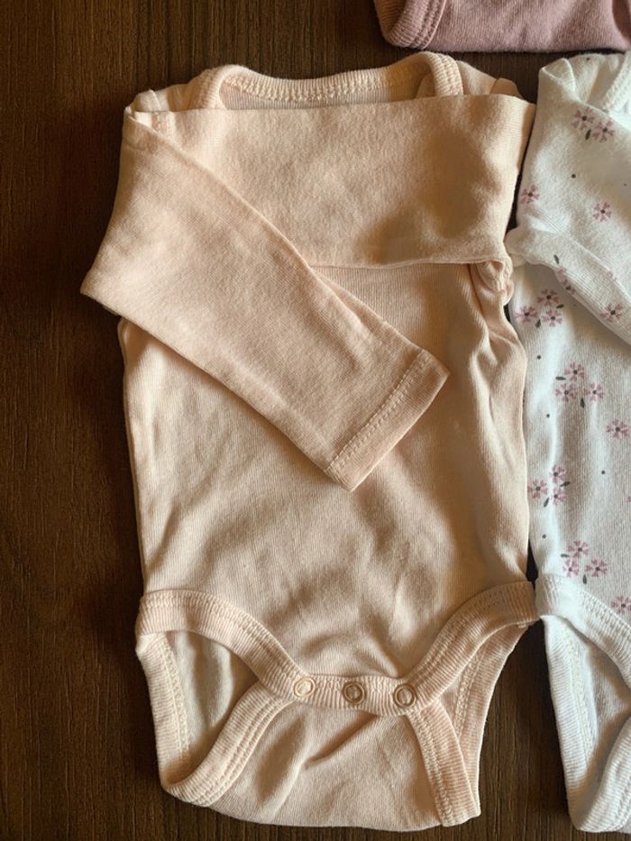 Lot 3 bodies Gémo 1 mois rose fille - photo numéro 3