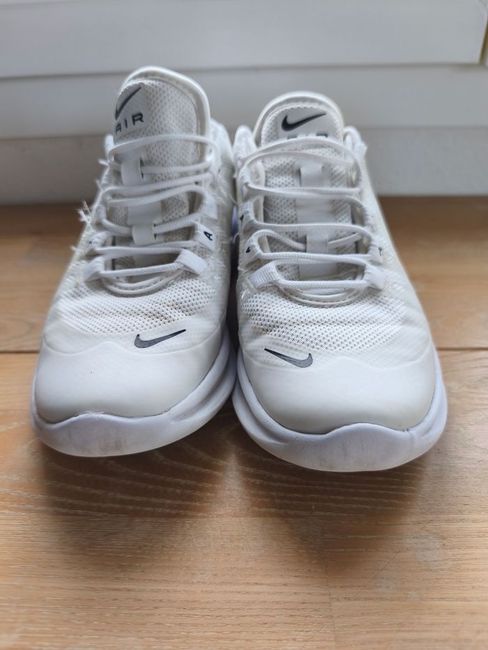 Basket peut porter.
Nike W Air Max Axis GS (AH5222-100) - photo numéro 3