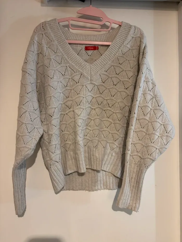 Jolie pull blanc col V  Tissaia taille 38/40 en très bon état - photo numéro 2
